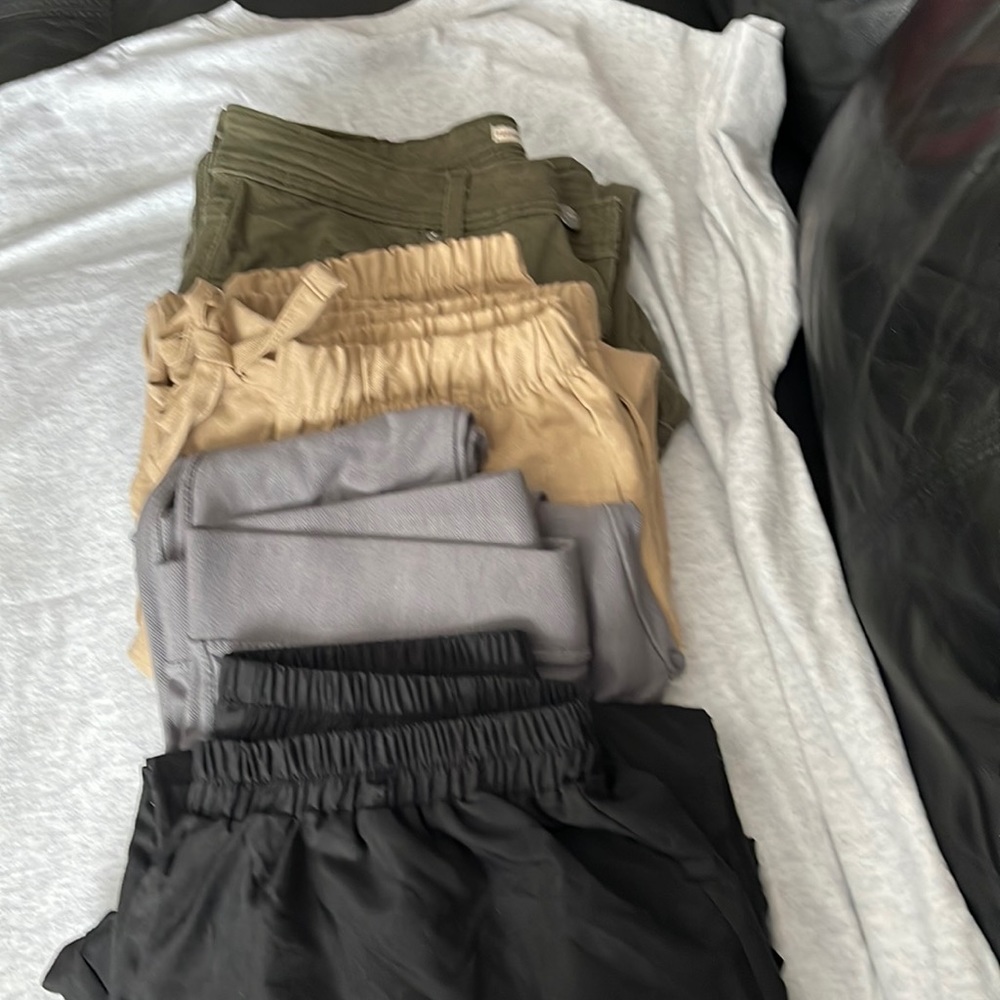 04 pair of women’s pants and jeans